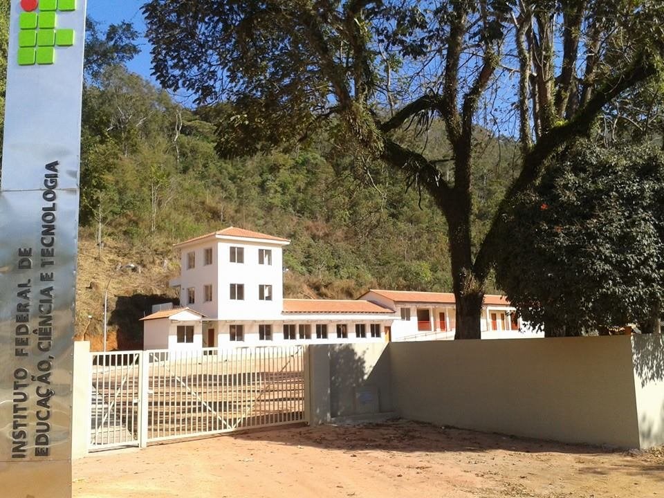 Fachada do IF Sudeste MG — Campus Manhuaçu