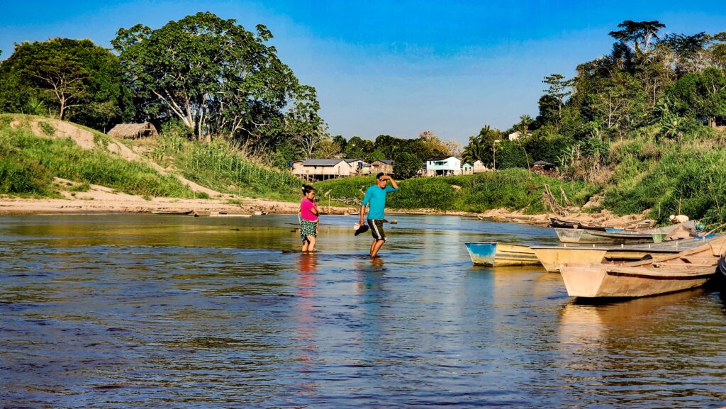 Rio Purus e margem urbana no Acre