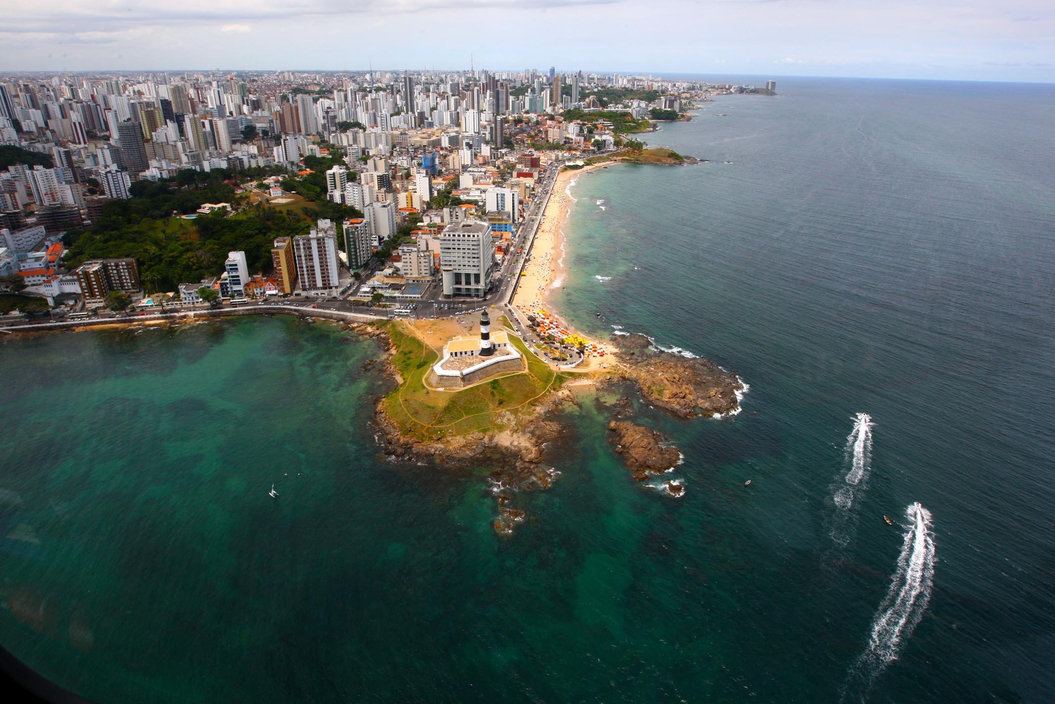 É uma imagem do post com o título Prefeitura de Salvador concurso Educação retificado com 191 vagas