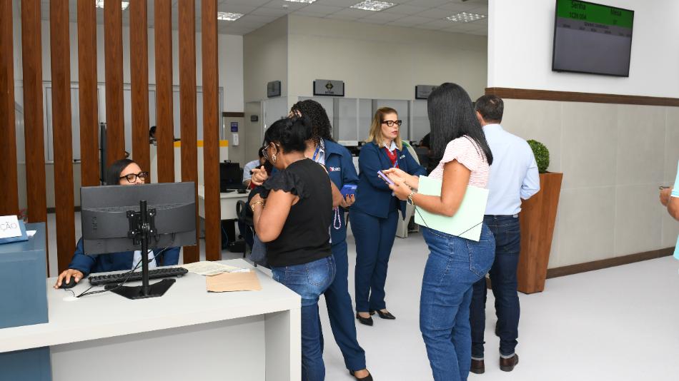 Unidade do DETRAN-BA com atendimento ao público em guichês
