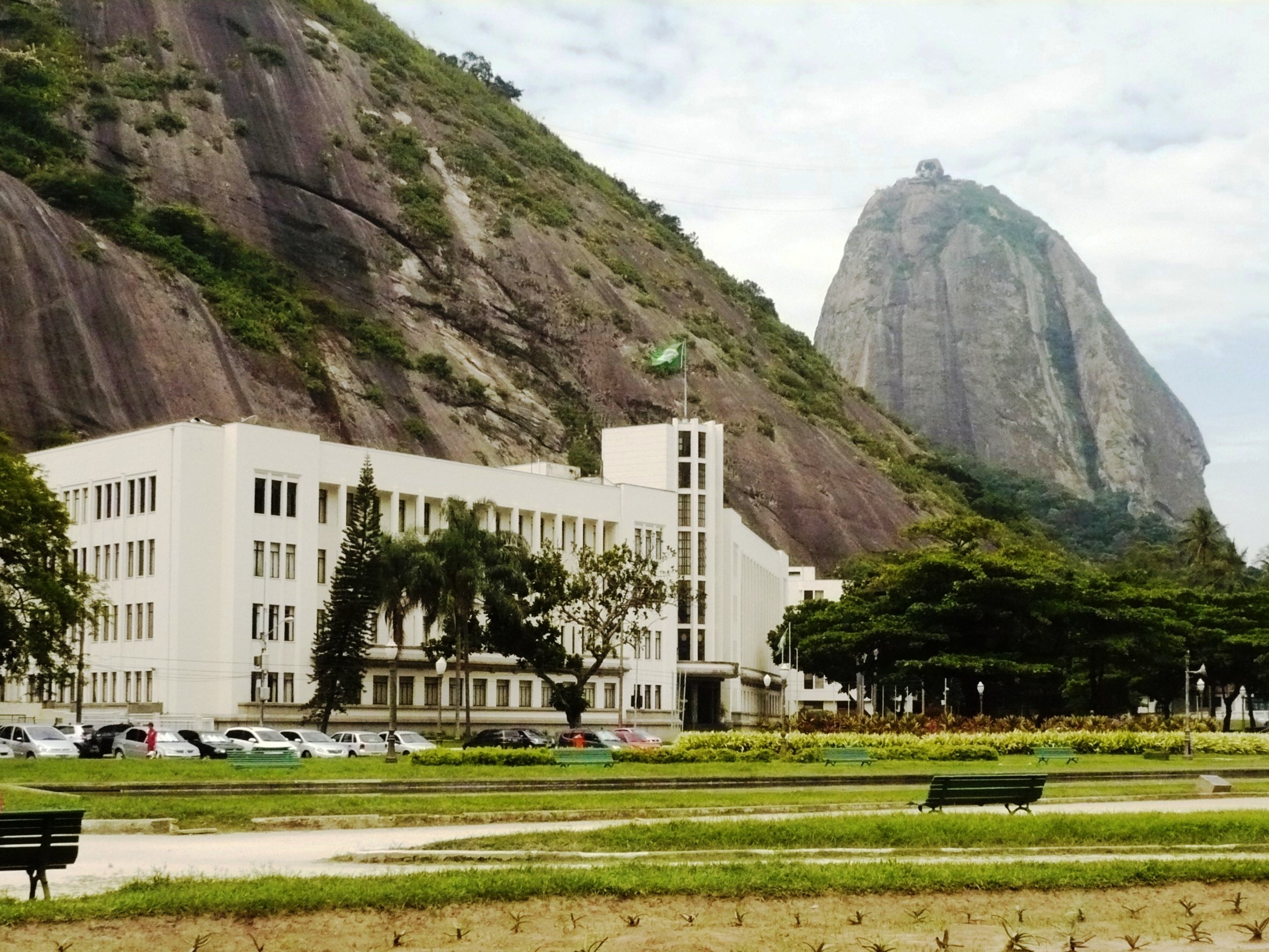 Fachada do Instituto Militar de Engenharia no Rio de Janeiro
