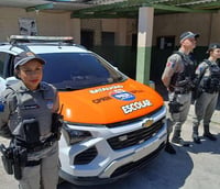 Viatura e policiais da Polícia Militar de Alagoas em patrulhamento em Maceió AL.