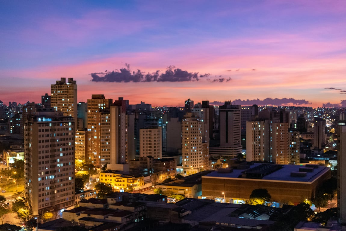 Vista urbana de Betim MG ao entardecer