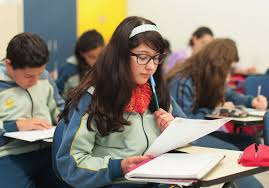 Atividade educacional em ambiente escolar