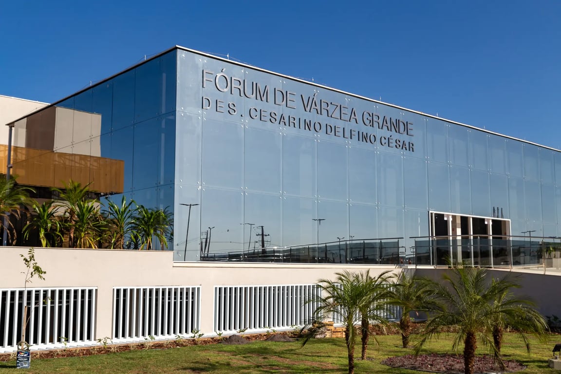 Edificação institucional de justiça em Cuiabá