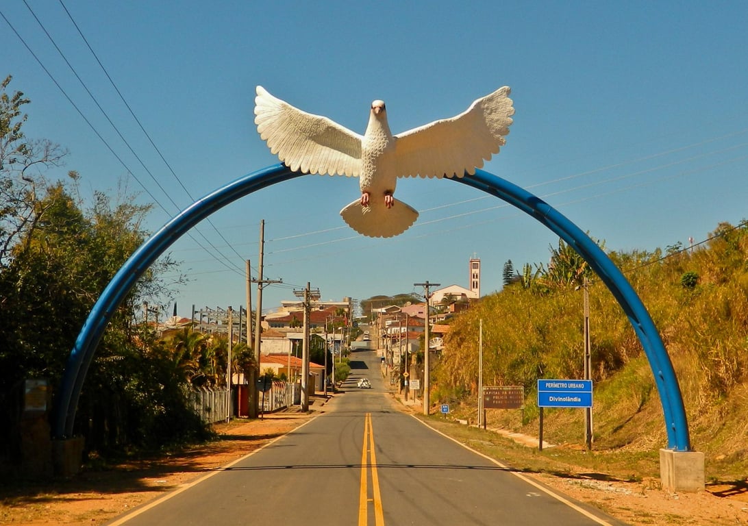 Entrada de Divinolândia SP, na região da Serra da Mantiqueira