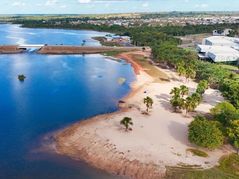 Paisagem urbana de Araguaína ao entardecer