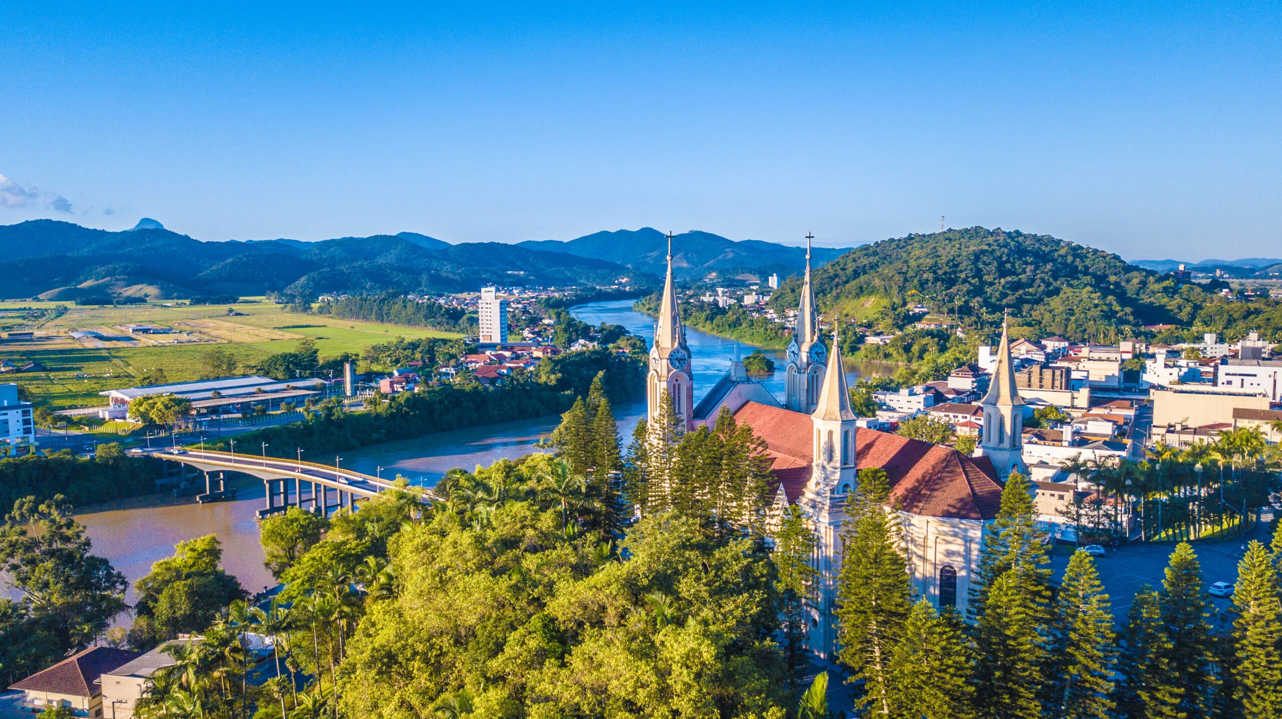 Vista aérea de Gaspar, no Vale do Itajaí