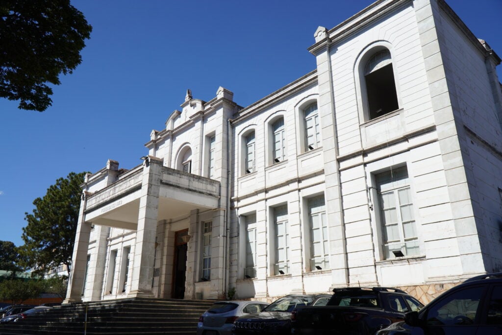 Fachada da UFTM em Uberaba MG