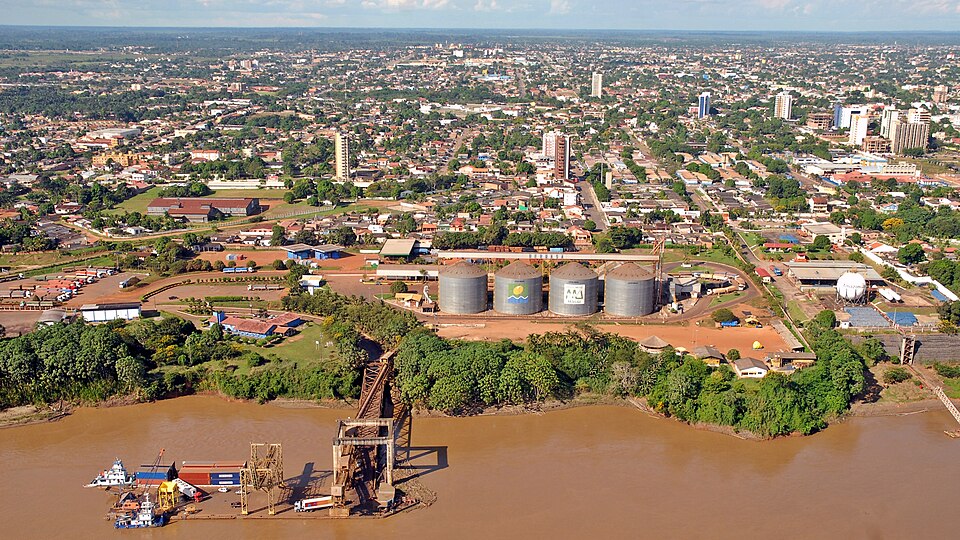 Vista aérea de Porto Velho e Rio Madeira ao entardecer