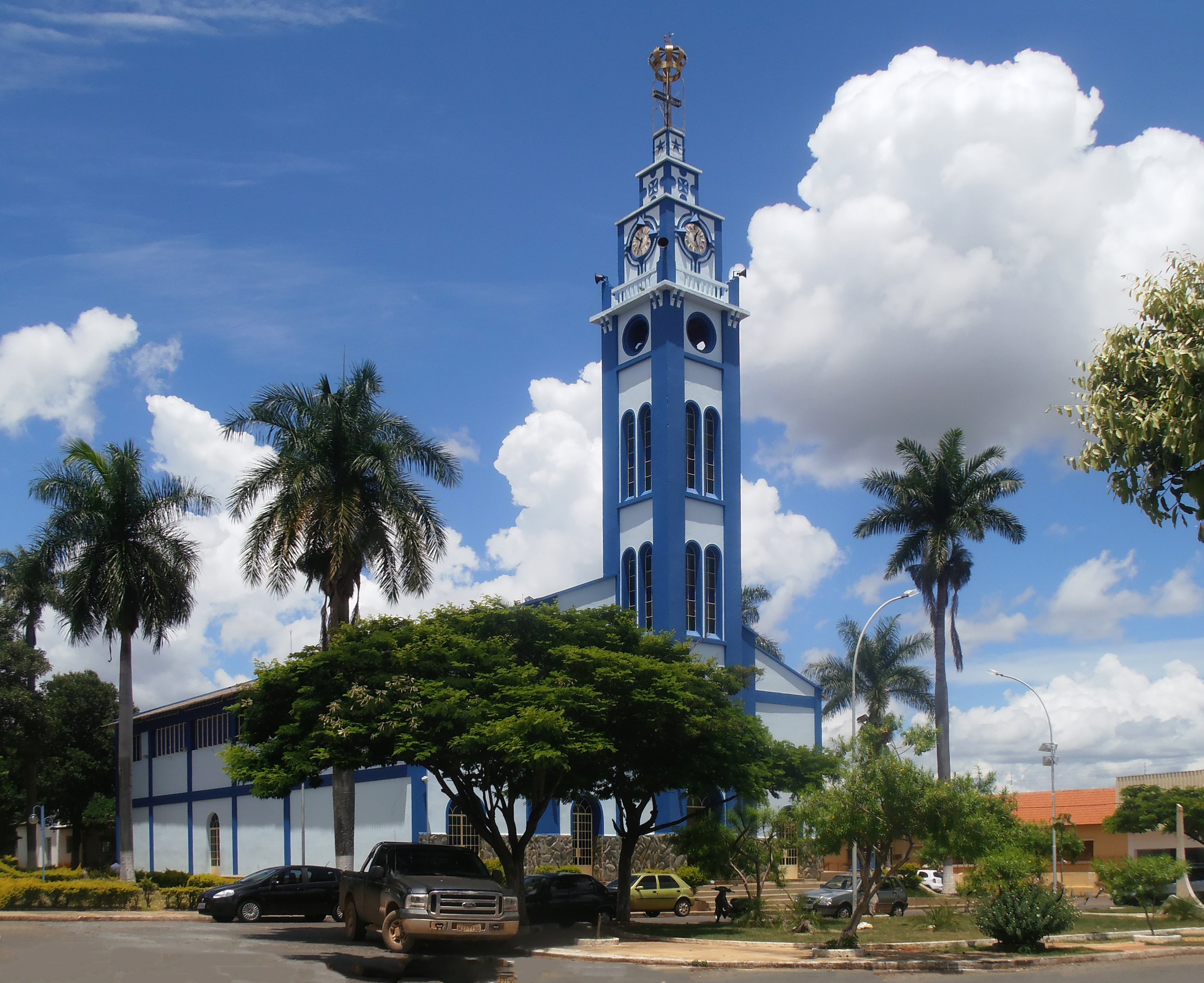 Igreja e entorno urbano em Corinto MG