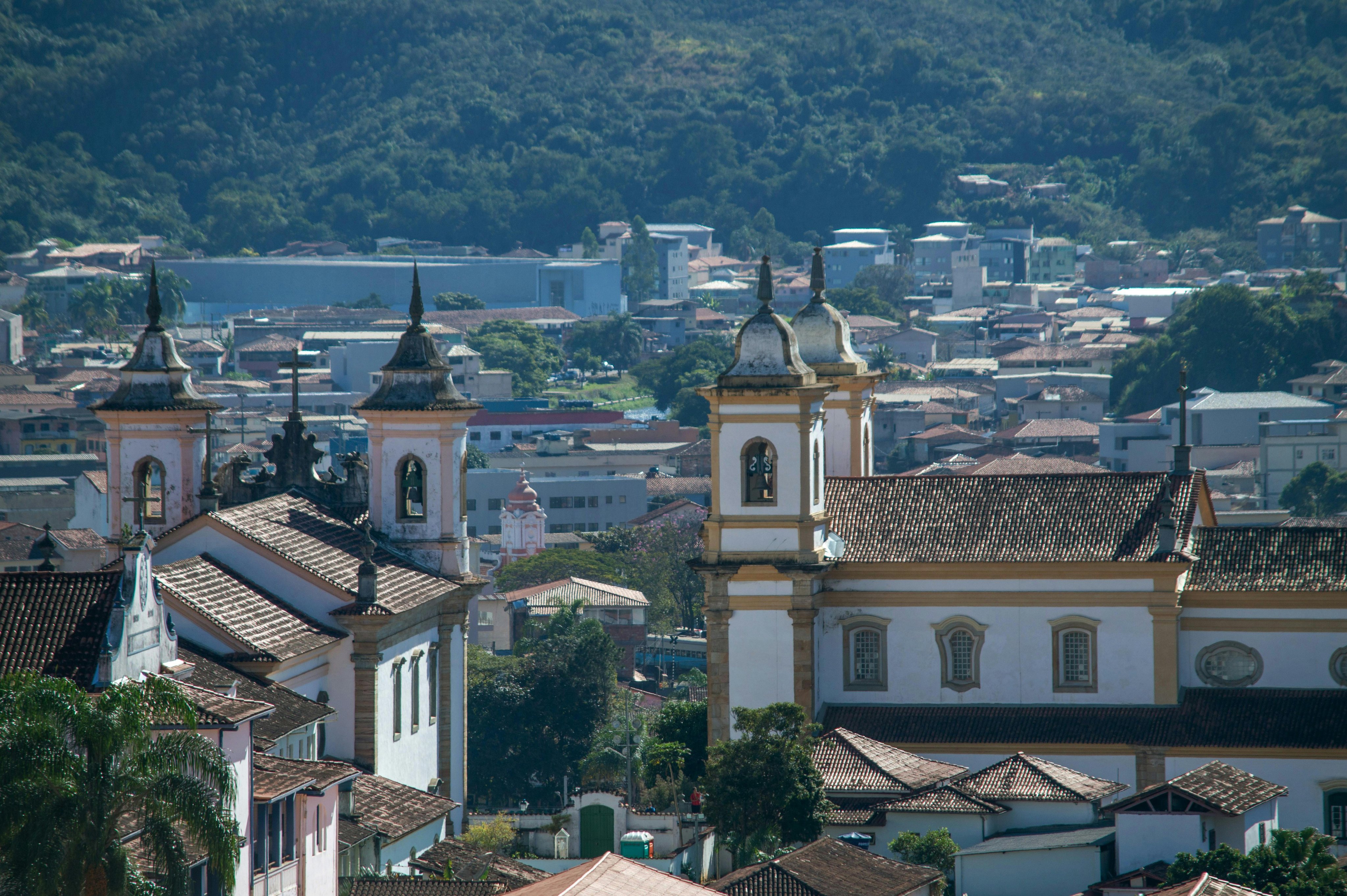 É uma imagem do post com o título Concurso Universidade Federal de Ouro Preto abre 1 vaga para professor substituto