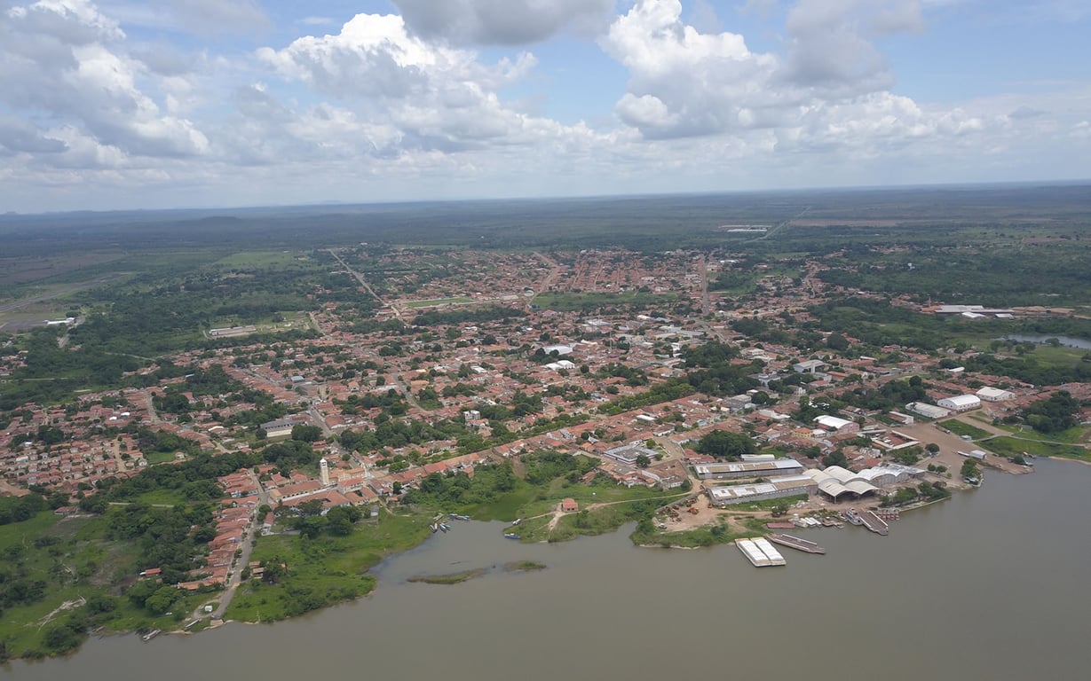 Vista aérea de Carolina MA e o rio Tocantins