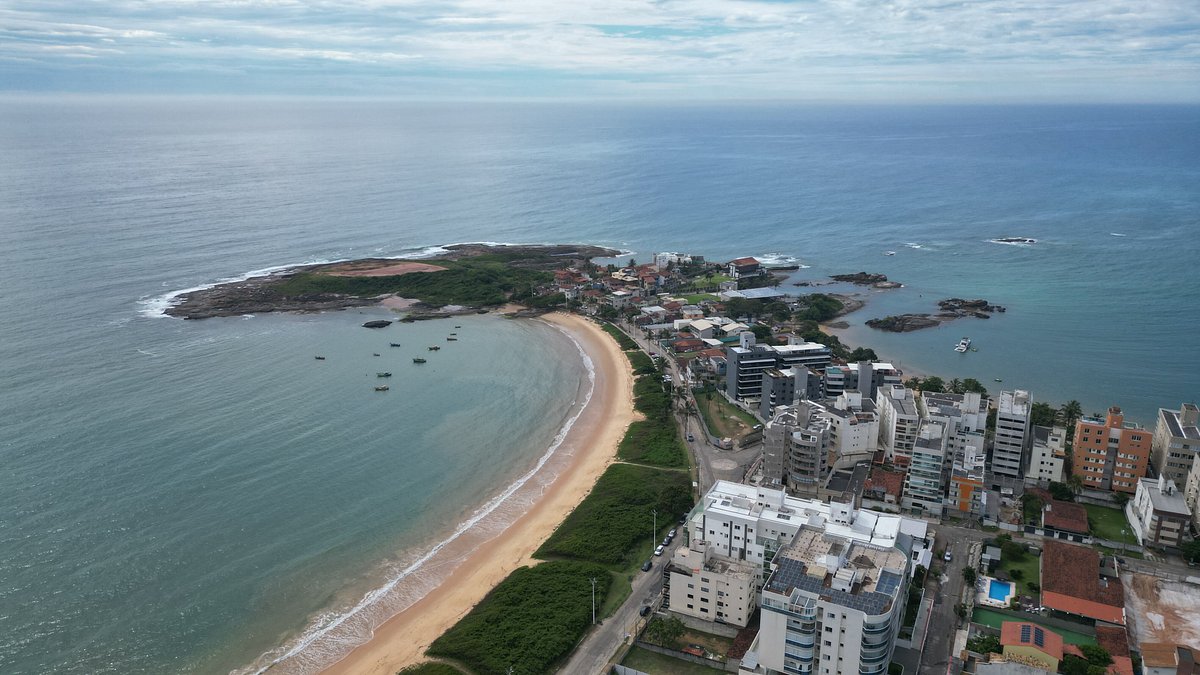 Orla de Guarapari ES em dia claro