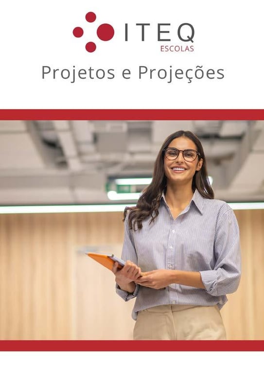 Professora e alunos em sala de aula da rede pública