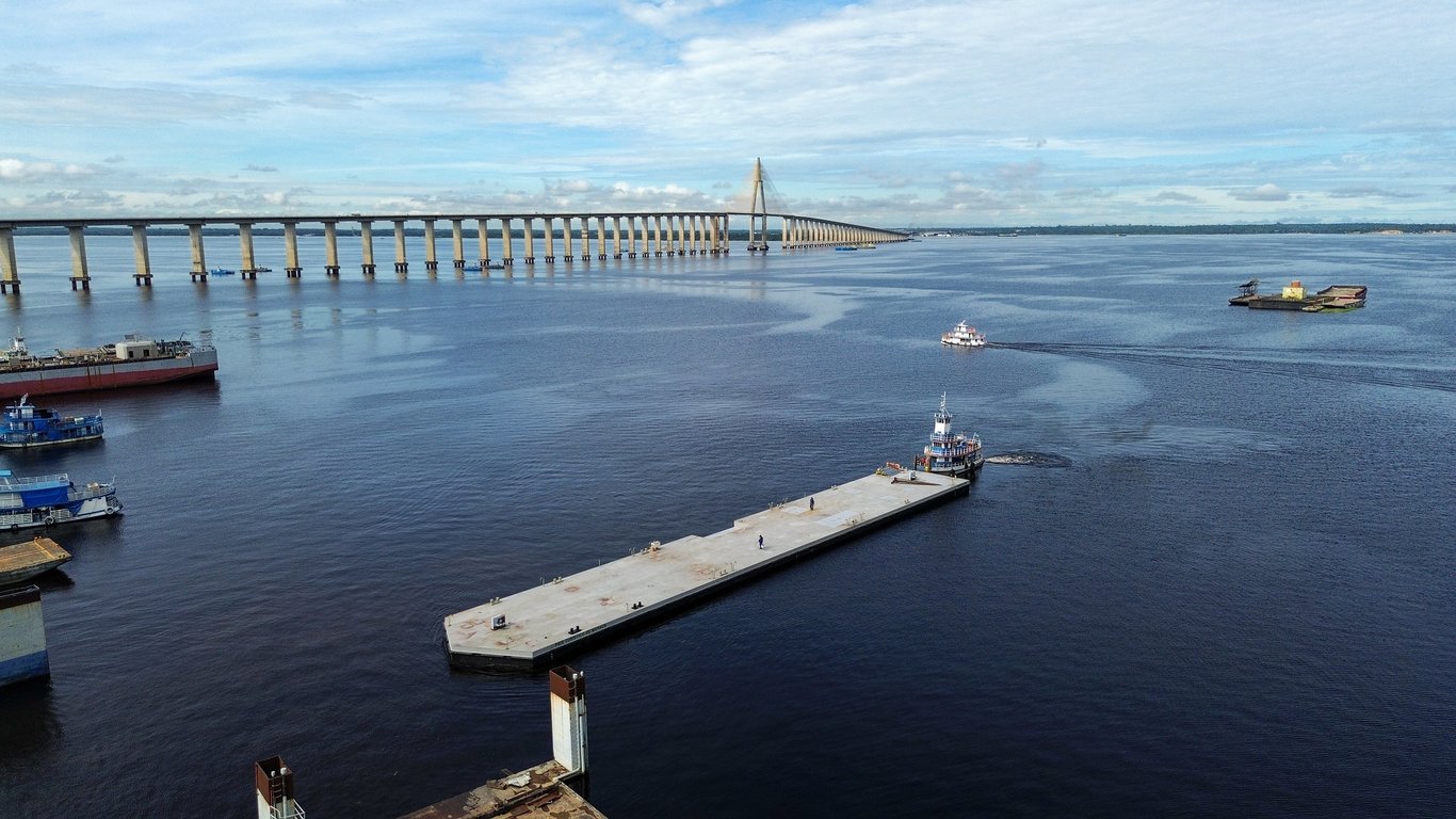 Ponte sobre o Rio Negro em Manaus