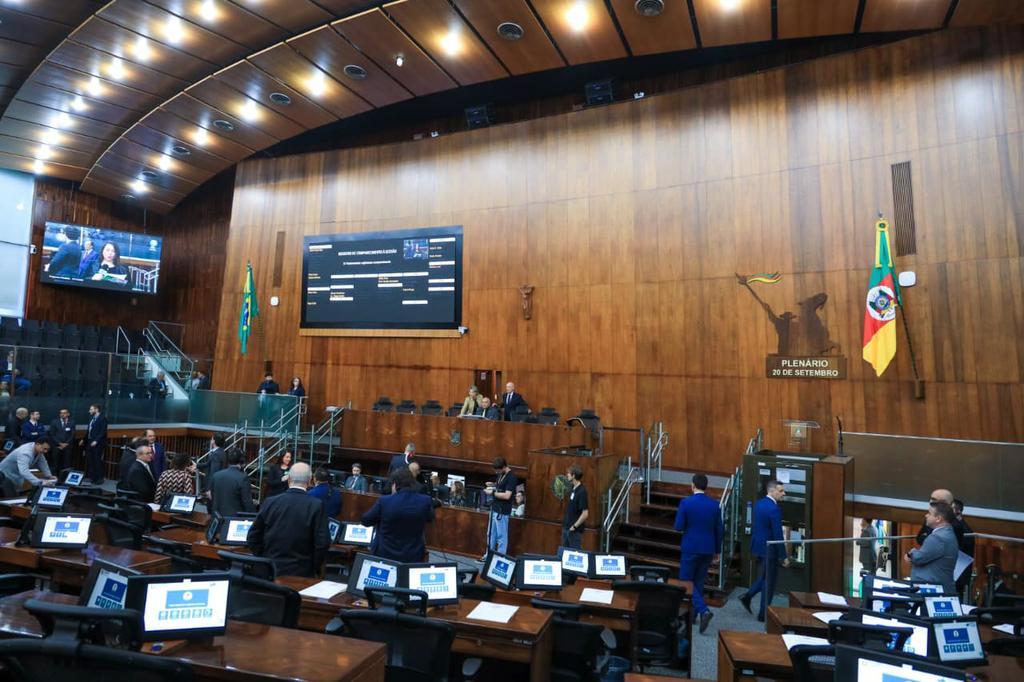 Plenário legislativo no Rio Grande do Sul