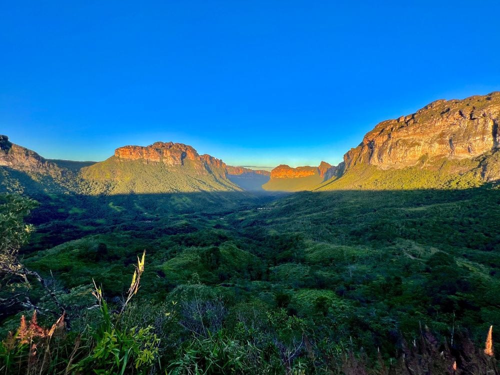 Serras e vales da Chapada Diamantina ao amanhecer