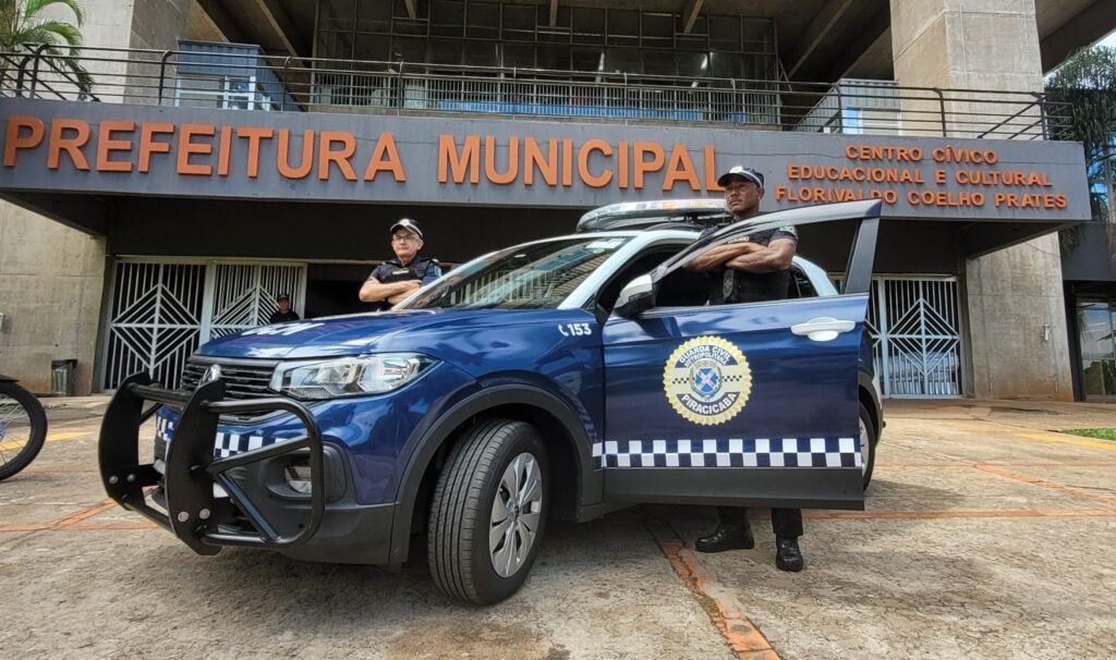 Imagem ilustrativa de guarda municipal em patrulhamento urbano