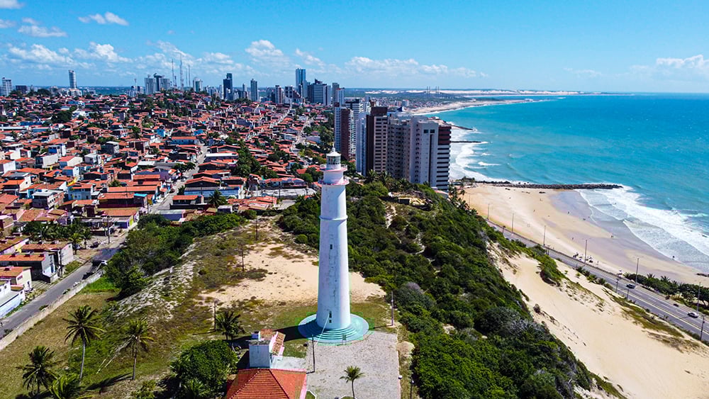 Farol do Calcanhar em Touros RN visto da praia ao entardecer