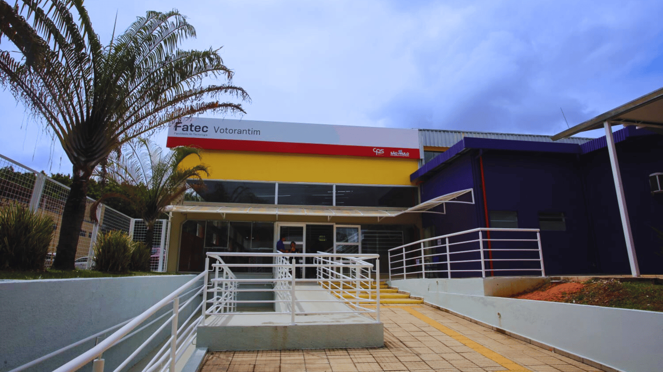 Fachada da Fatec Votorantim