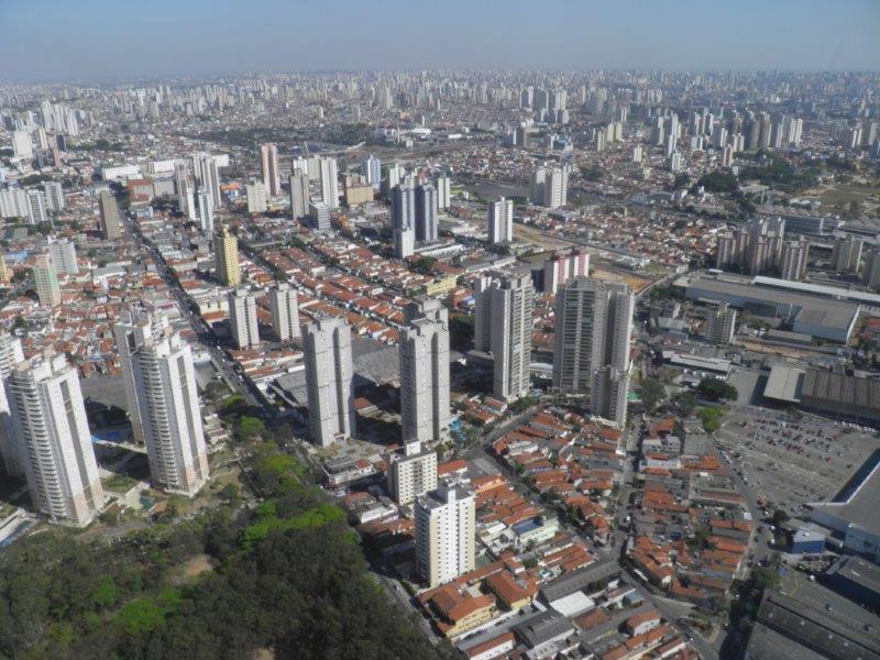 Vista urbana da região de Santa Rosa de Viterbo SP sob céu claro