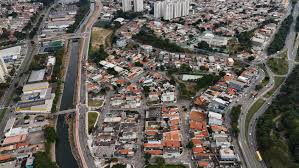 Centro urbano de Itupeva SP em dia ensolarado