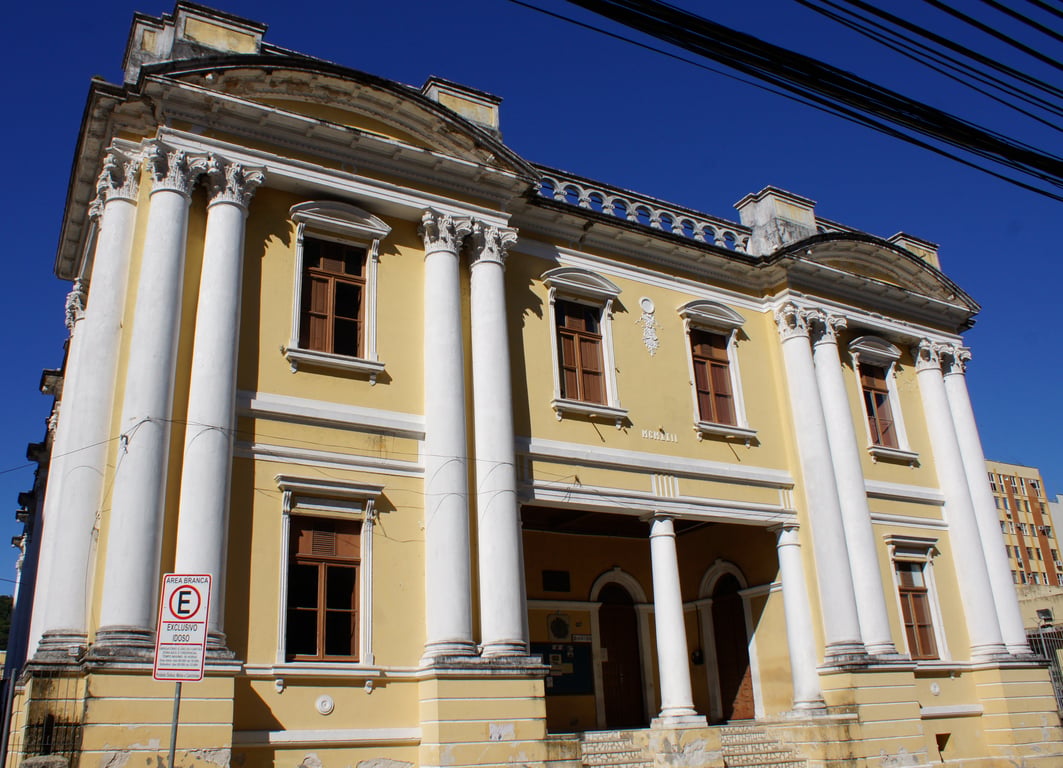 Prédio público do Governo de Santa Catarina, em Florianópolis