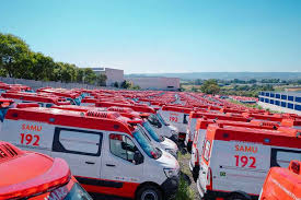 Ambulâncias do SAMU 192 alinhadas em pátio externo