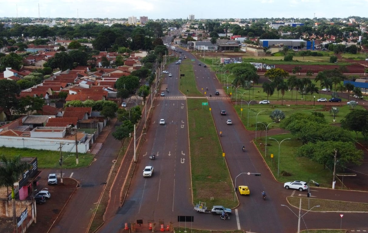 Vista aérea de Dourados MS, com malha urbana e avenidas