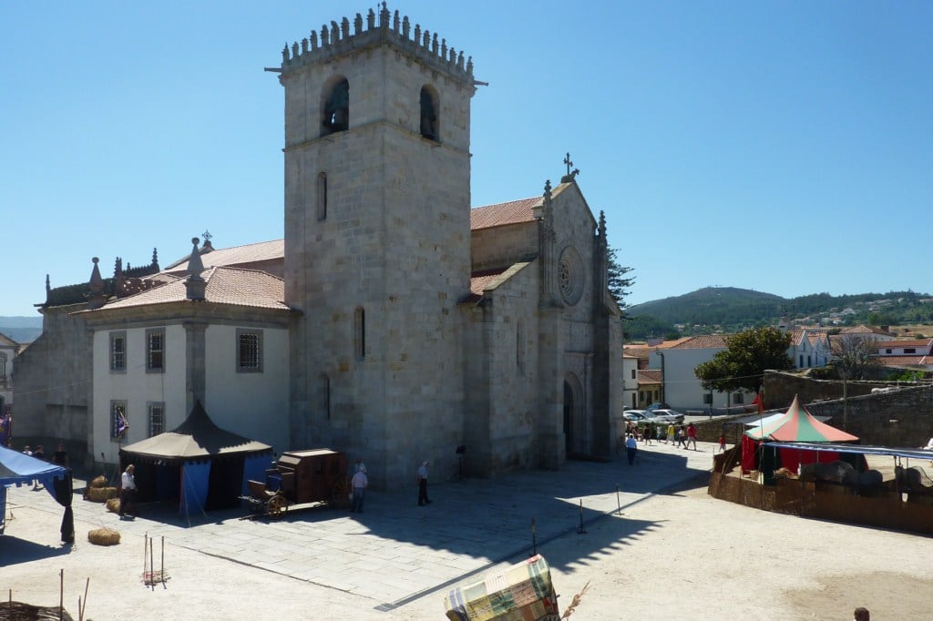 Centro de Castelo-ES, com igreja matriz e casario