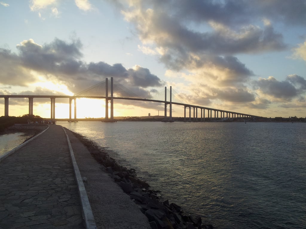 Ponte Newton Navarro ao pôr do sol, em Natal RN