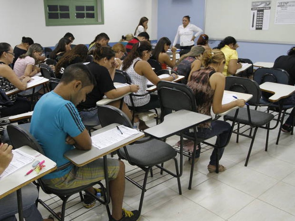Candidatos em dia de prova de concurso no Brasil