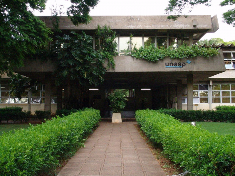 Campus da FCT/Unesp em Presidente Prudente — fachada e áreas verdes