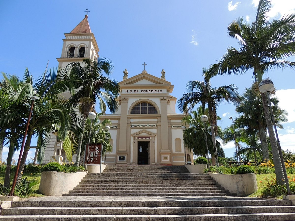 Centro histórico de Urussanga SC ao entardecer, com igreja matriz e casario de influência italiana