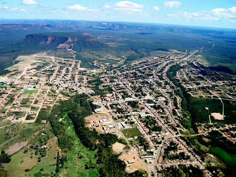 Vista aérea de Bom Jesus PI, destacando a malha urbana e o entorno no Vale do Gurguéia