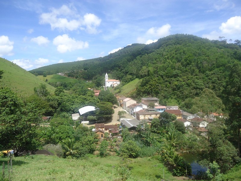 Vista aérea de João Neiva, com cenário urbano cercado por área verde.