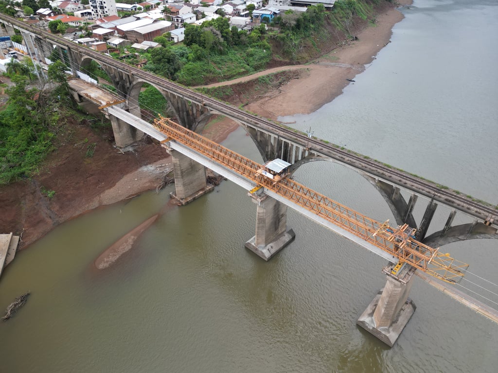 Ponte e paisagem do Vale do Taquari, região de Tabaí RS