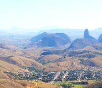 Paisagem do Vale do Rio Doce, região de Capitão Andrade MG
