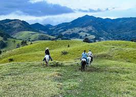 Paisagem rural do Oeste Paulista ao entardecer