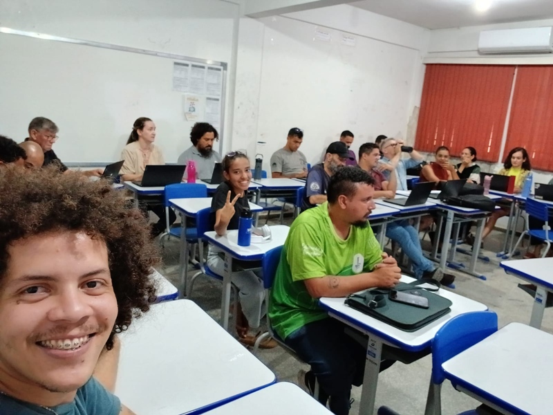Sala de aula em instituição federal na região Norte, com docentes e estudantes em atividade