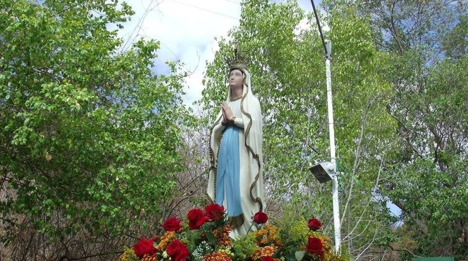 Estátua de Nossa Senhora de Lourdes no santuário em Solidão, PE