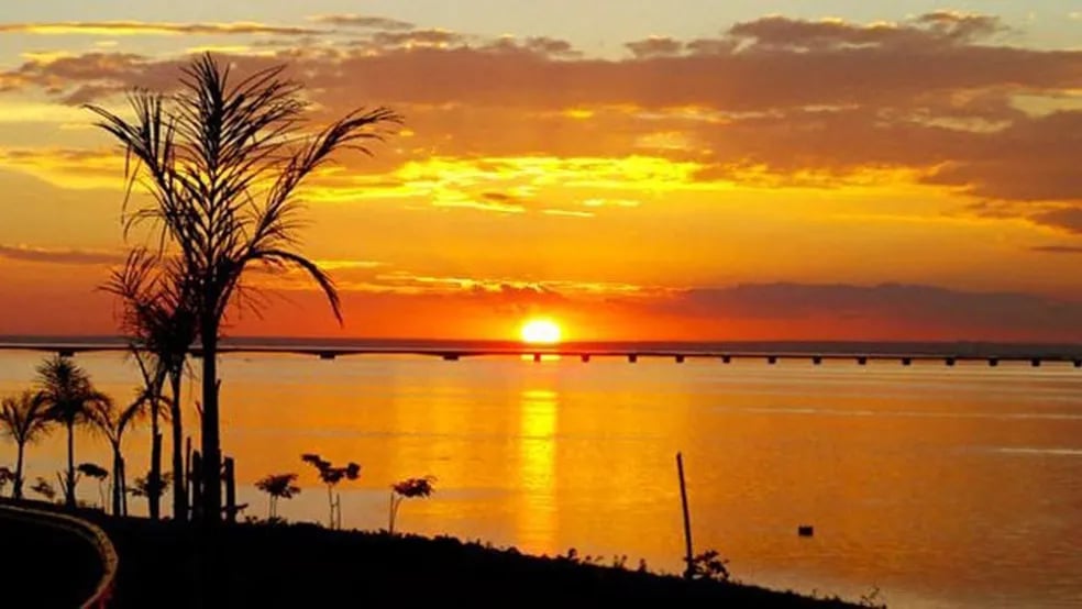 Pôr do sol no Rio Paraná, em Presidente Epitácio SP