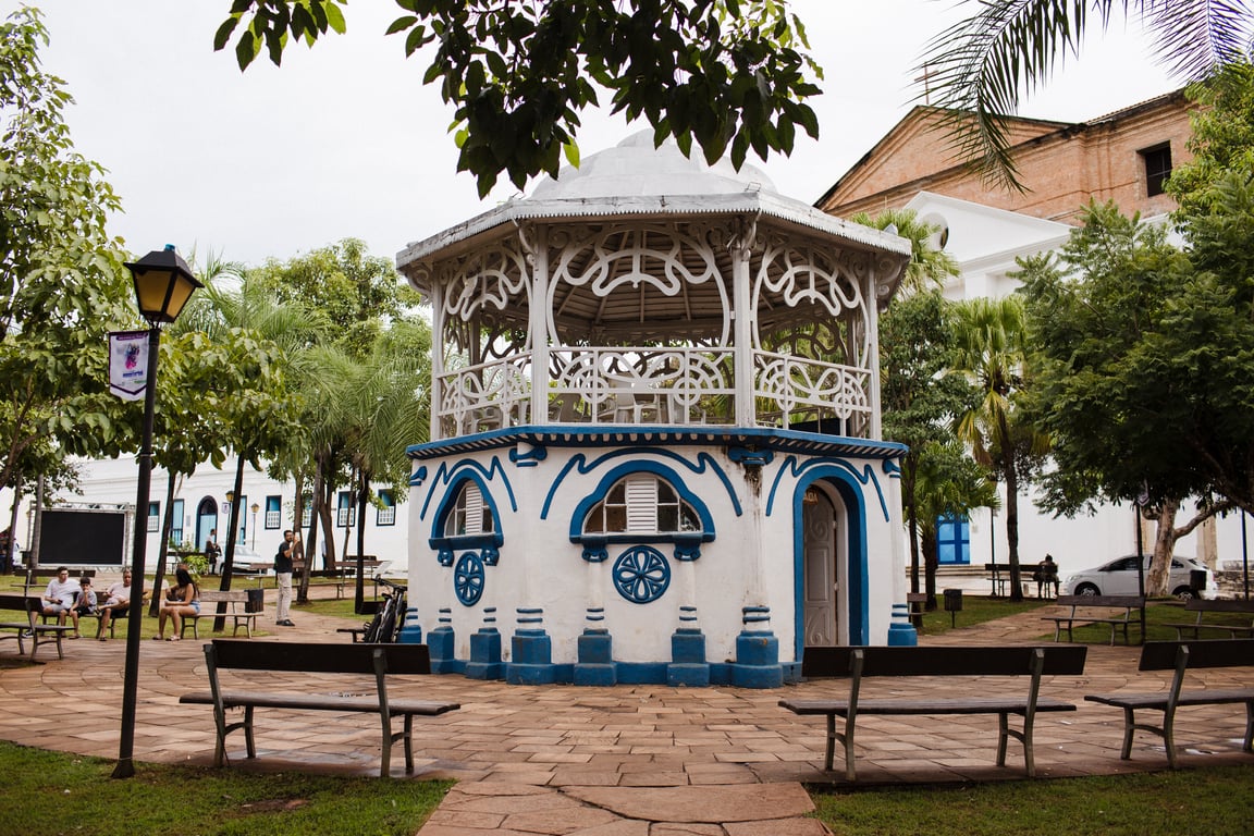 Centro histórico da Cidade de Goiás, com arquitetura colonial e área arborizada