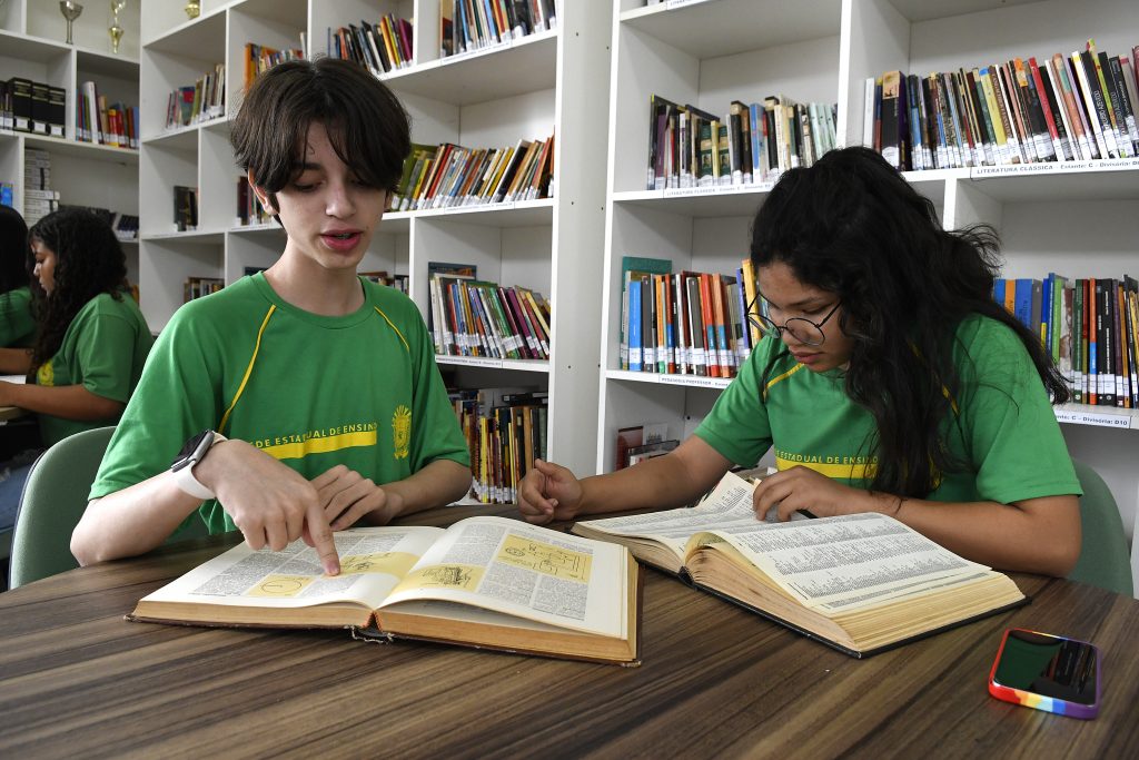 Sala de aula em escola pública brasileira