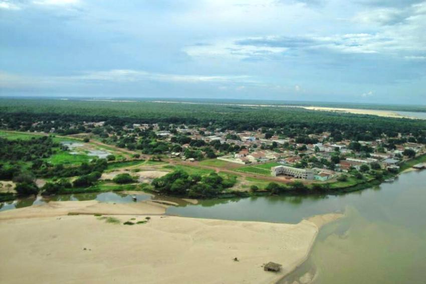 Vista aérea de São Félix do Araguaia e Rio Araguaia