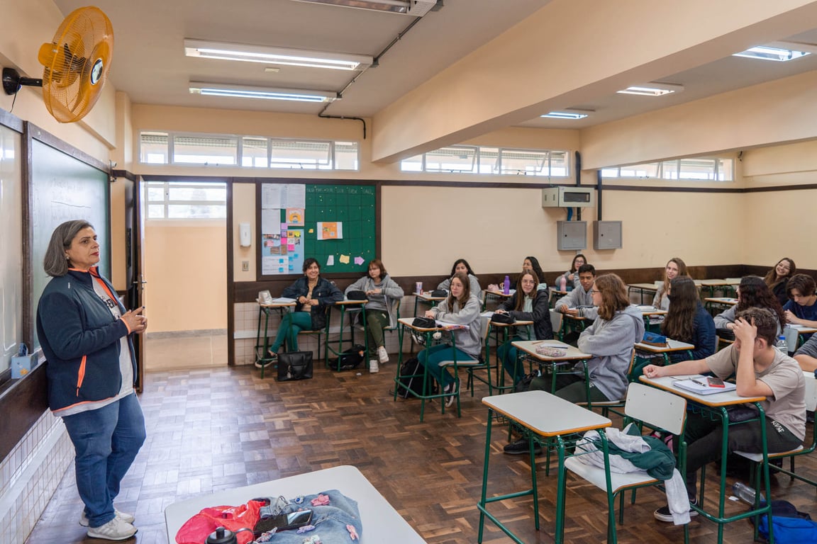 Ambiente acadêmico em instituição pública de ensino: aula e interação docente