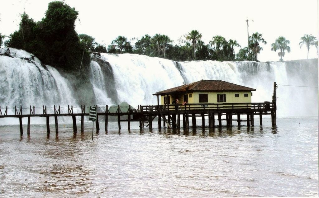 Paisagem emblemática de Tangará da Serra MT: região de cachoeiras e morros na Serra Tapirapuã