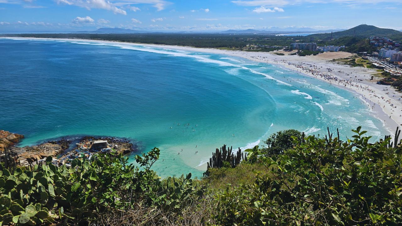 Mirante da Praia do Forno em Arraial do Cabo, vista panorâmica