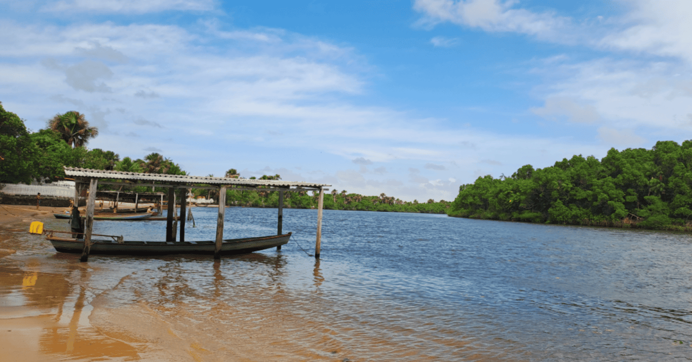 Paisagem ribeirinha da Baixada Maranhense ao pôr do sol